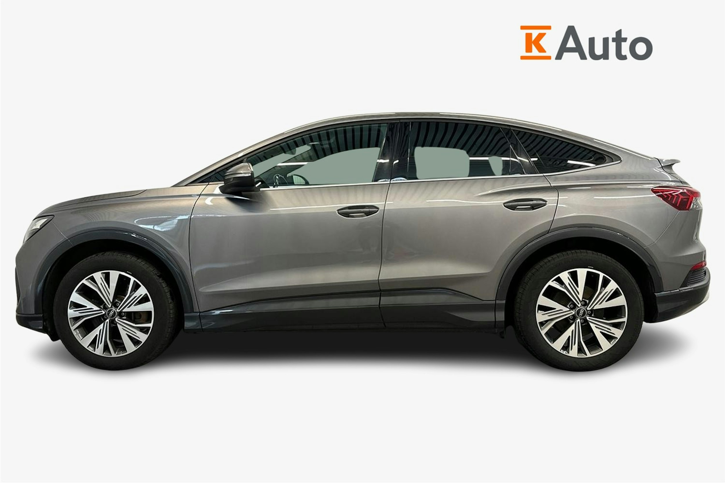 harmaa Audi Q4 e-tron 2022 kuva 6.