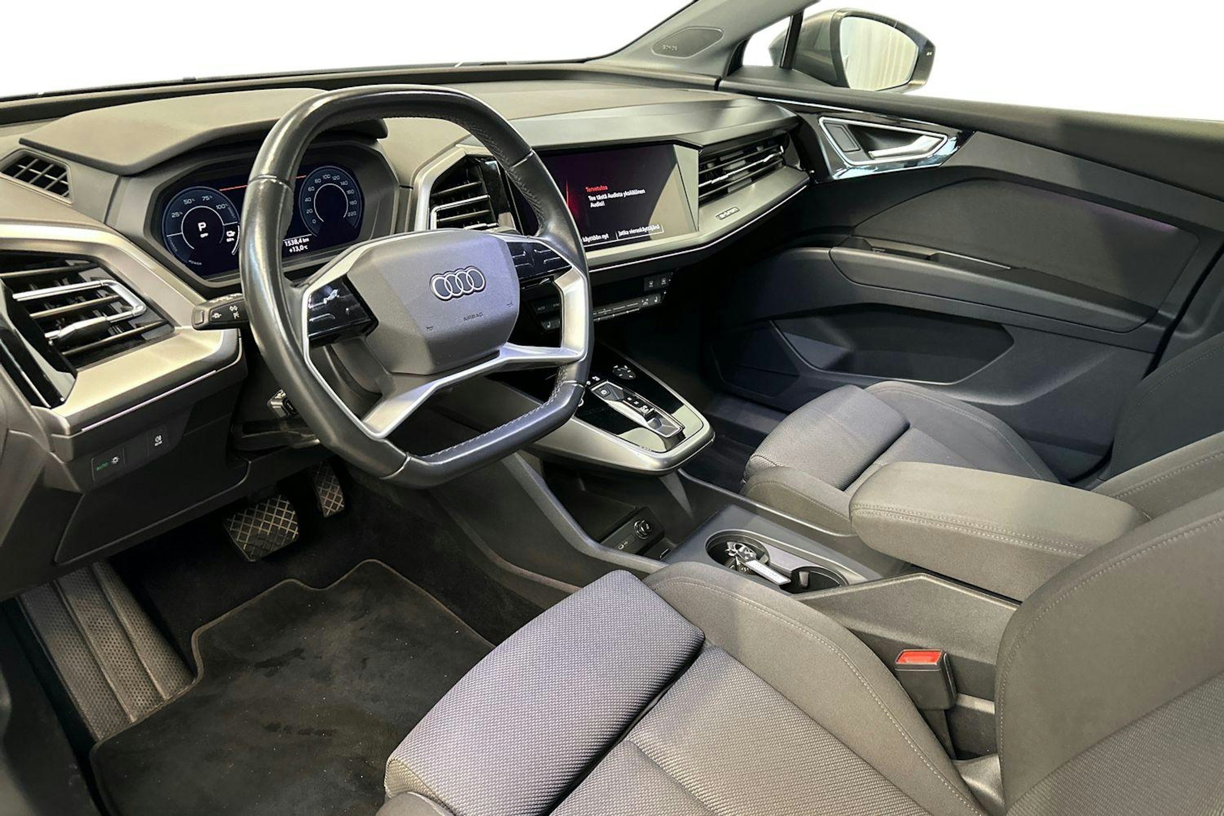 harmaa Audi Q4 e-tron 2022 kuva 7.