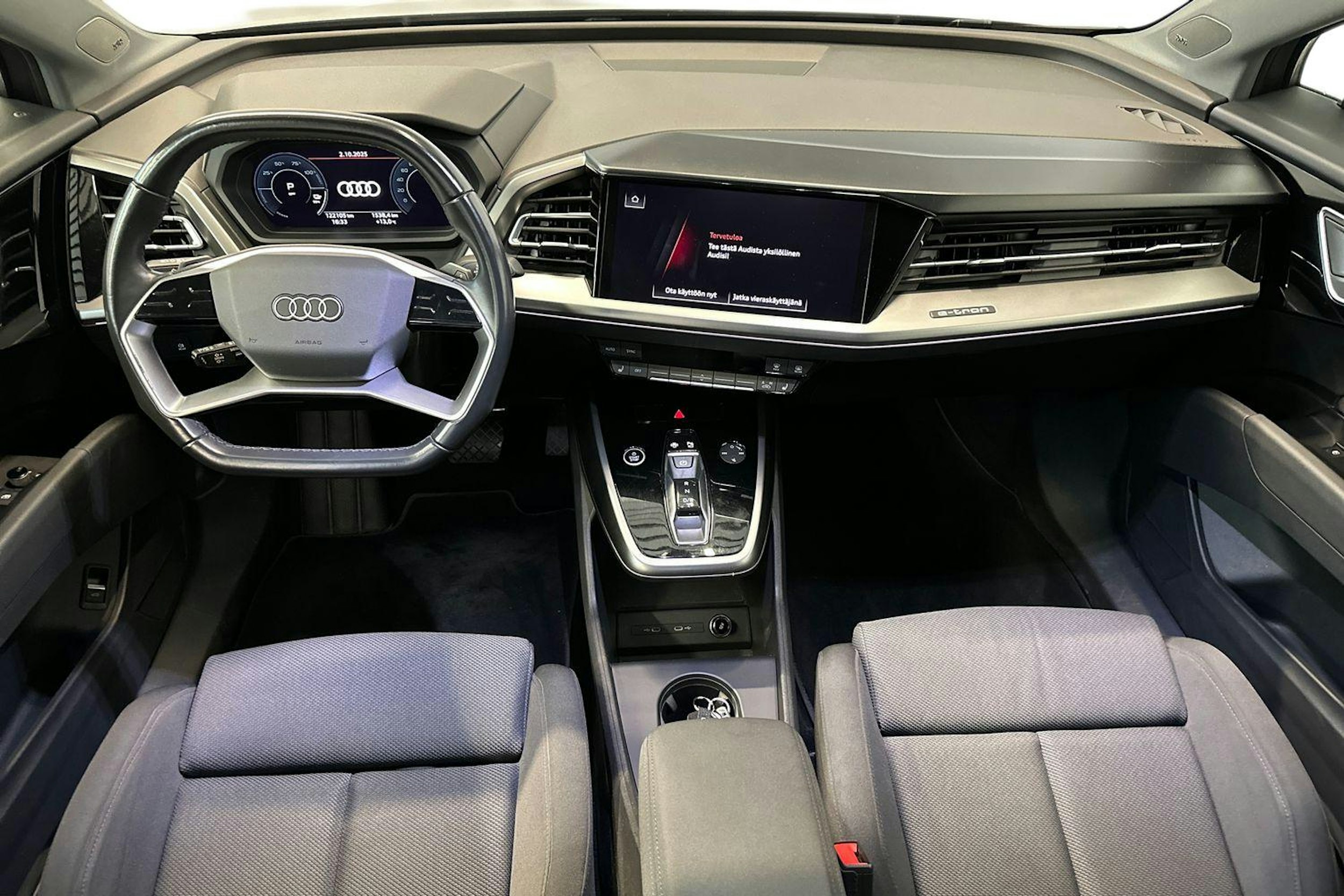 harmaa Audi Q4 e-tron 2022 kuva 9.