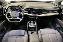 harmaa Audi Q4 e-tron 2022 kuva 9.
