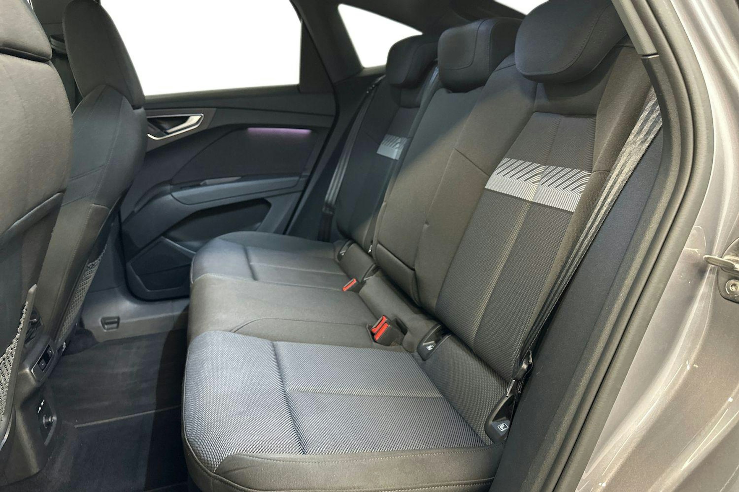 harmaa Audi Q4 e-tron 2022 kuva 10.