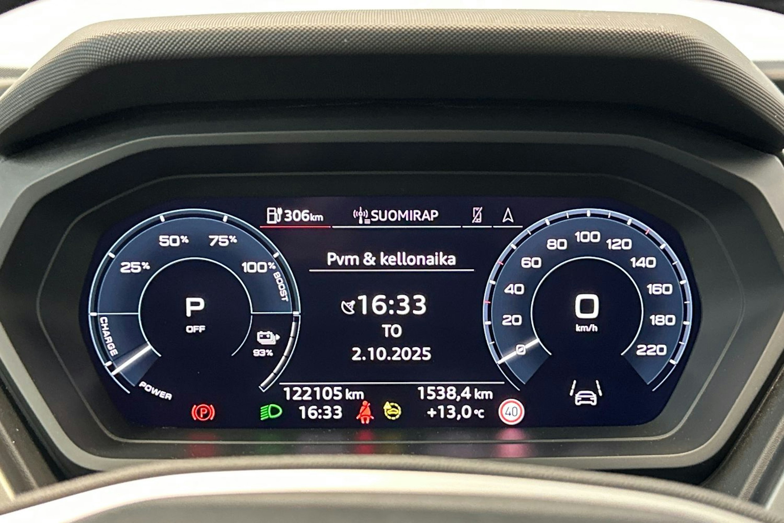 harmaa Audi Q4 e-tron 2022 kuva 14.