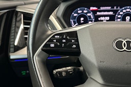 harmaa Audi Q4 e-tron 2022 kuva 15.