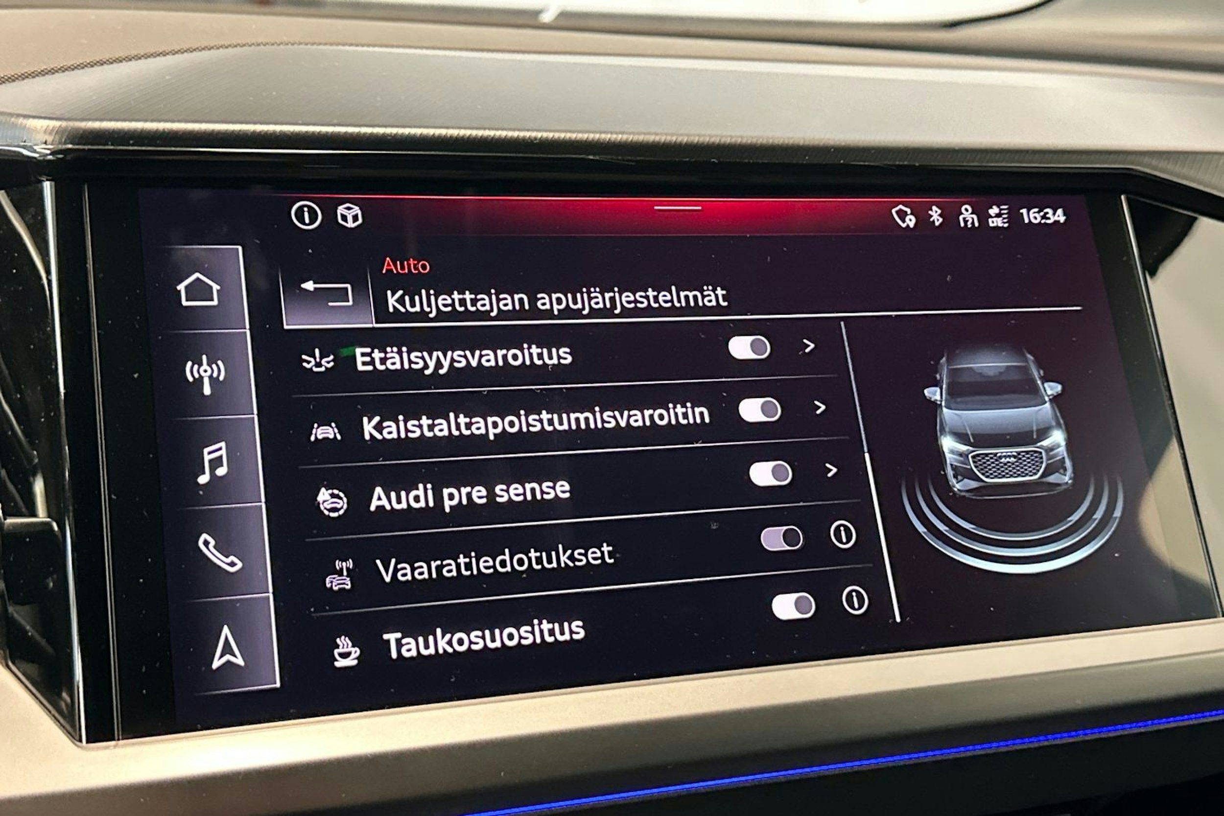 harmaa Audi Q4 e-tron 2022 kuva 21.