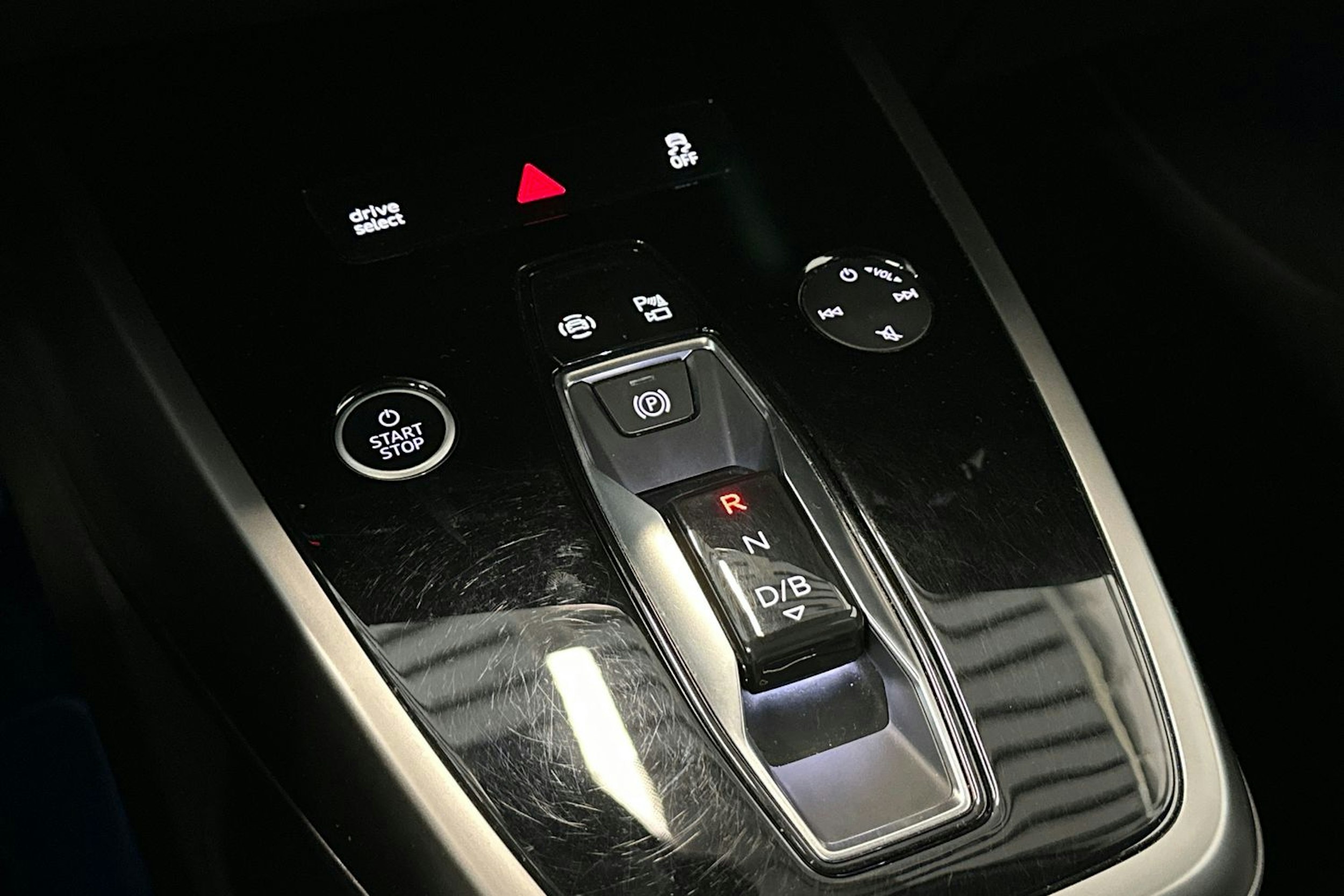 harmaa Audi Q4 e-tron 2022 kuva 22.