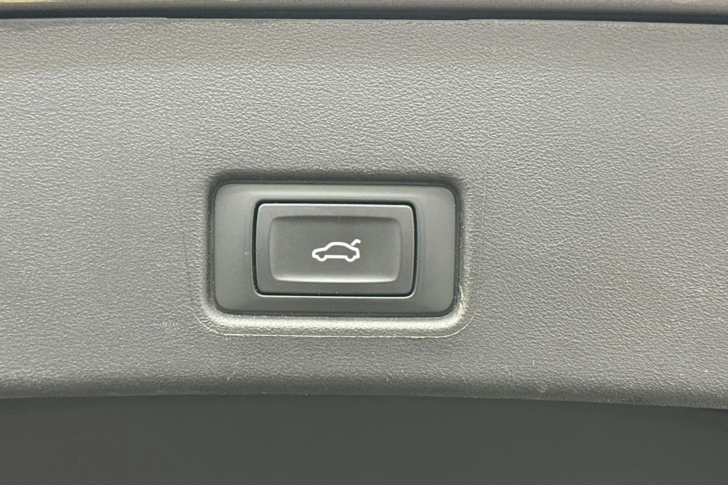 harmaa Audi Q4 e-tron 2022 kuva 24.