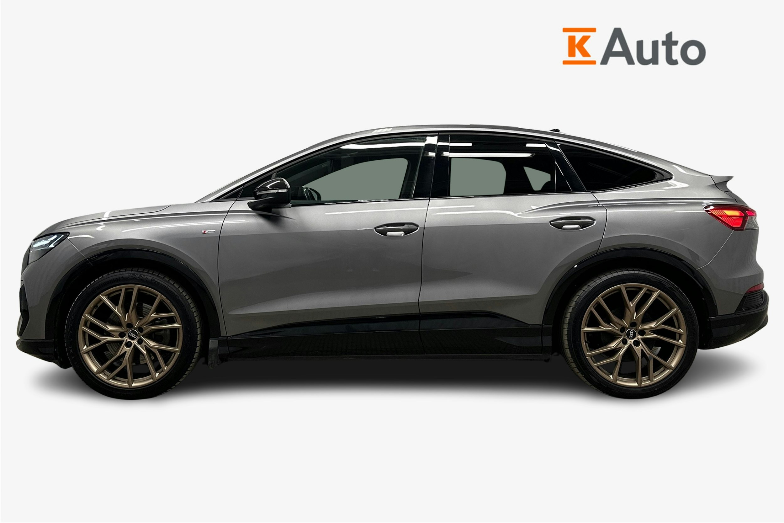 harmaa Audi Q4 e-tron 2022 kuva 6.