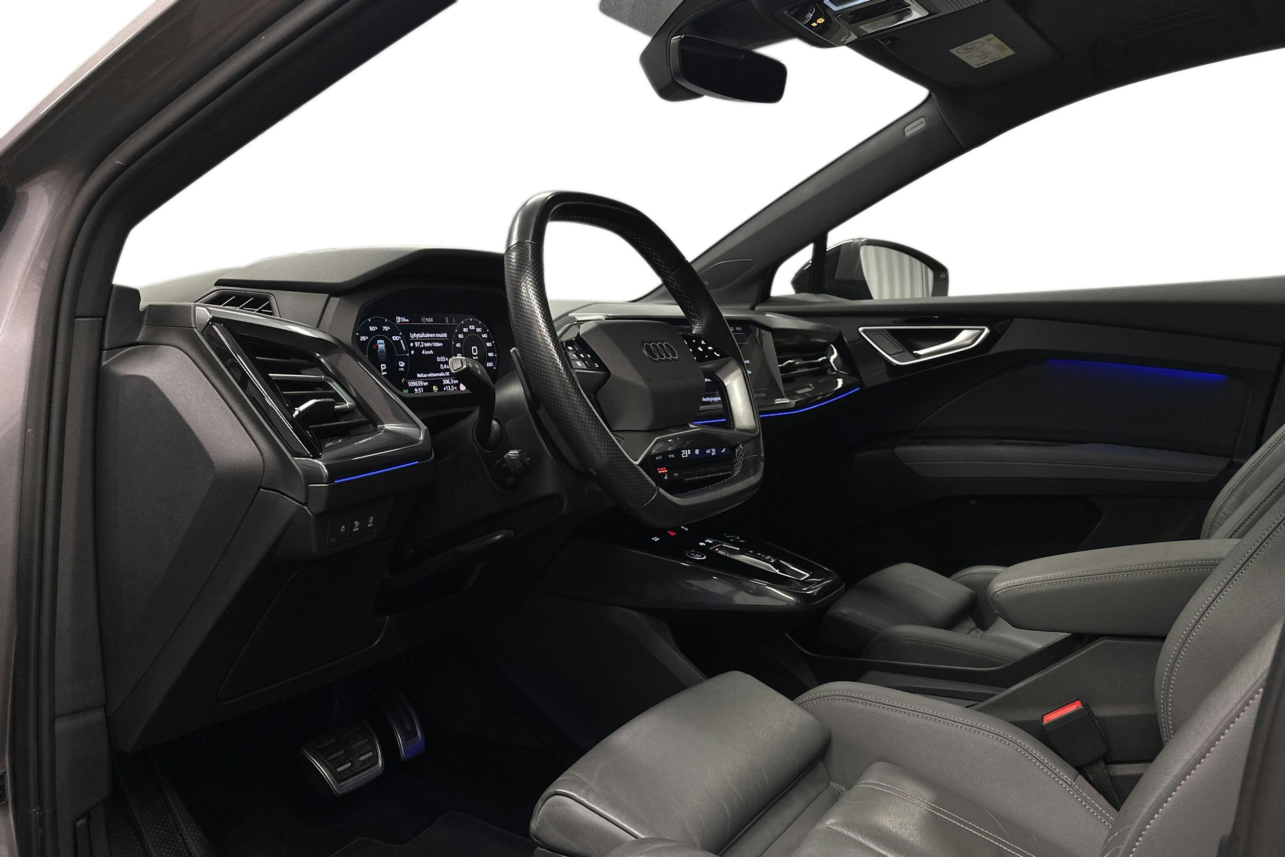 harmaa Audi Q4 e-tron 2022 kuva 7.