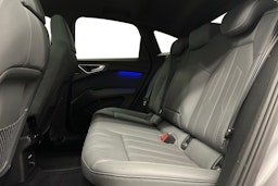 harmaa Audi Q4 e-tron 2022 kuva 10.