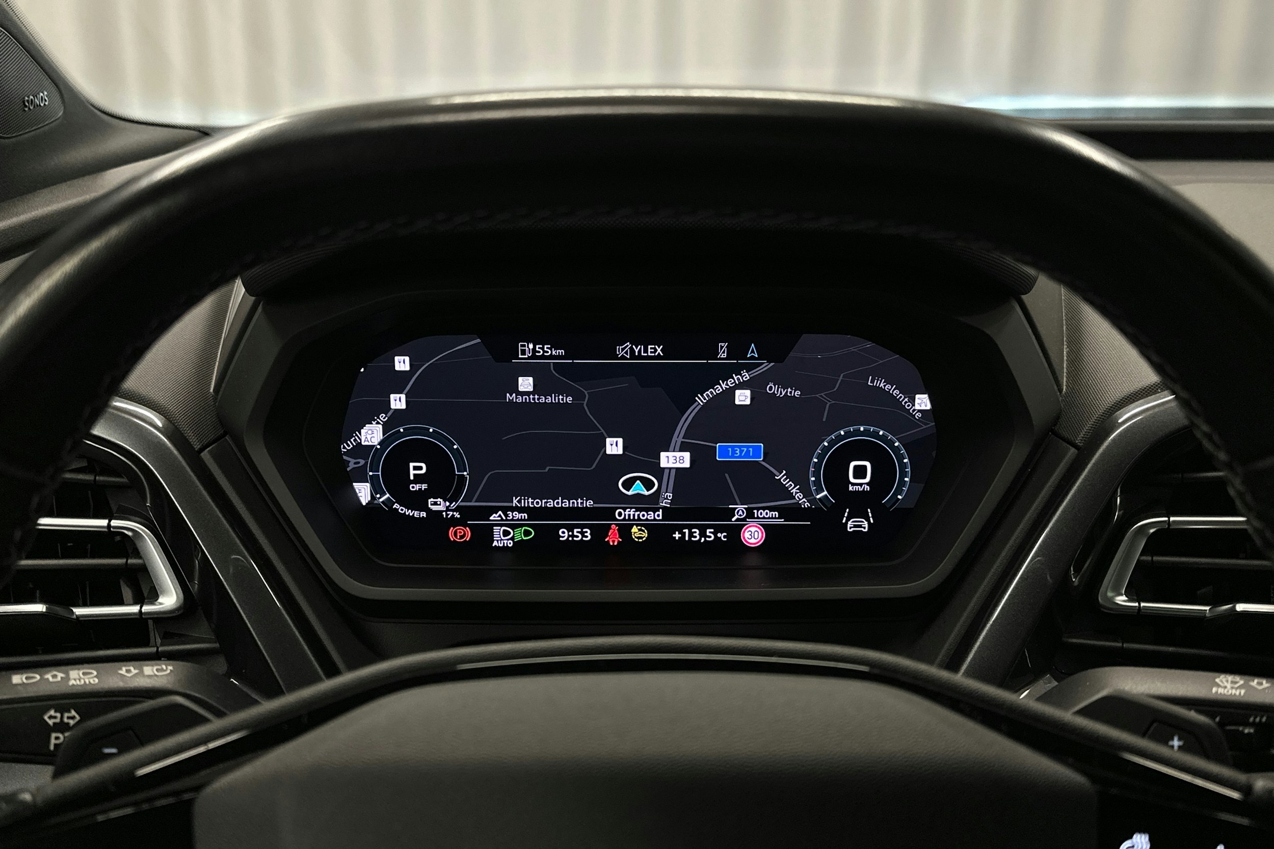 harmaa Audi Q4 e-tron 2022 kuva 16.