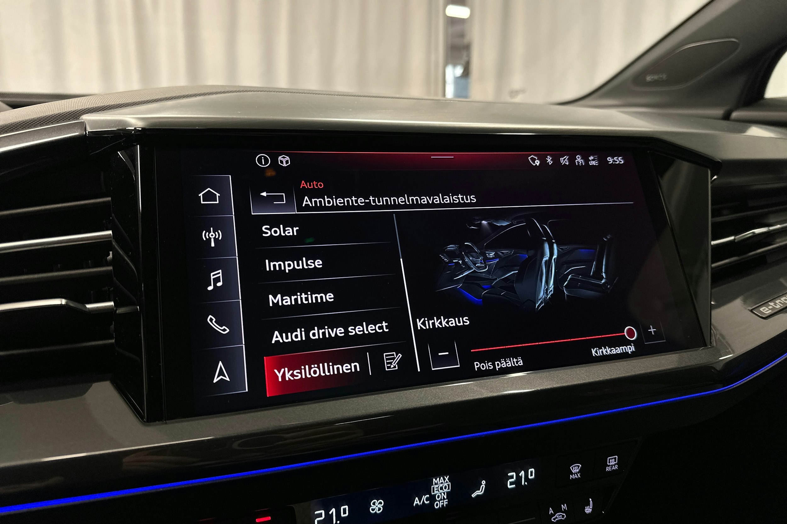 harmaa Audi Q4 e-tron 2022 kuva 22.