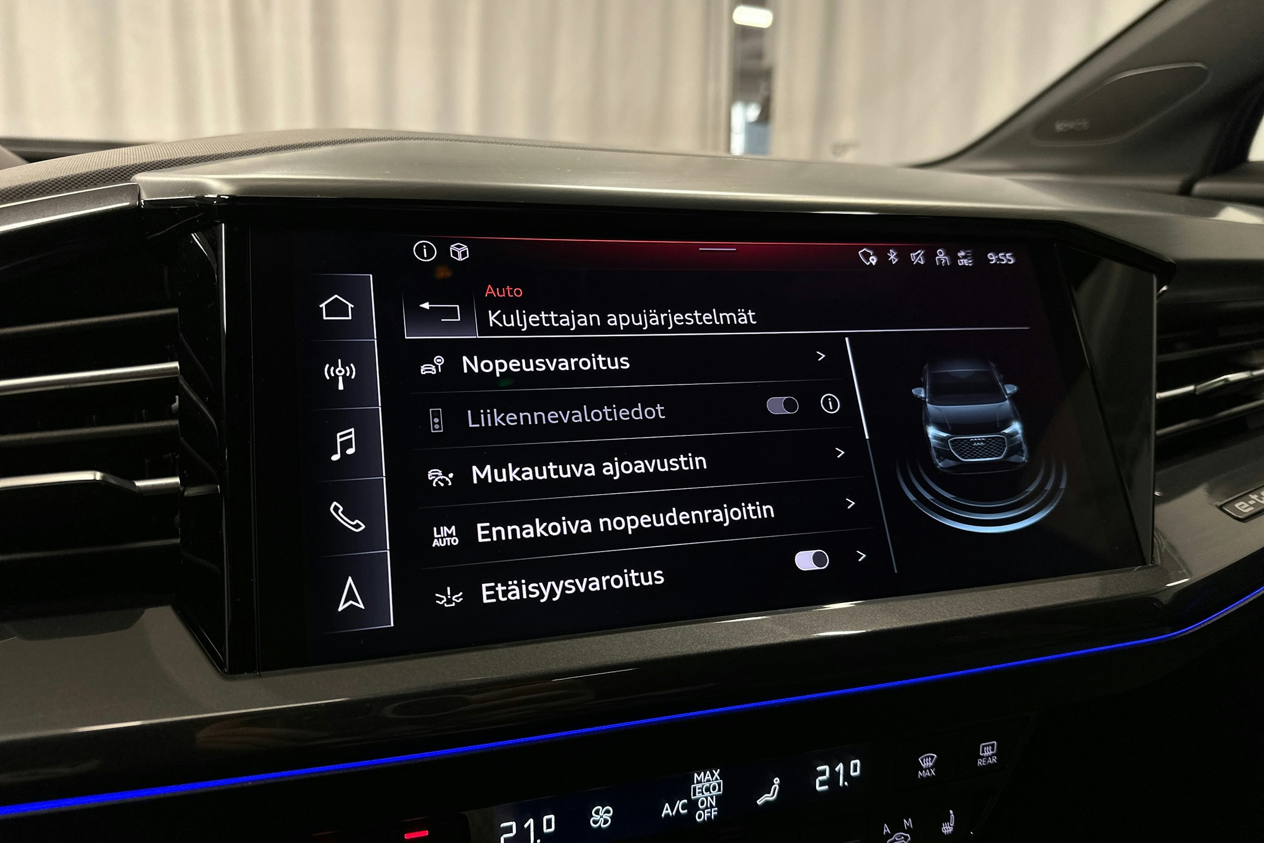 harmaa Audi Q4 e-tron 2022 kuva 23.