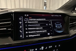 harmaa Audi Q4 e-tron 2022 kuva 23.