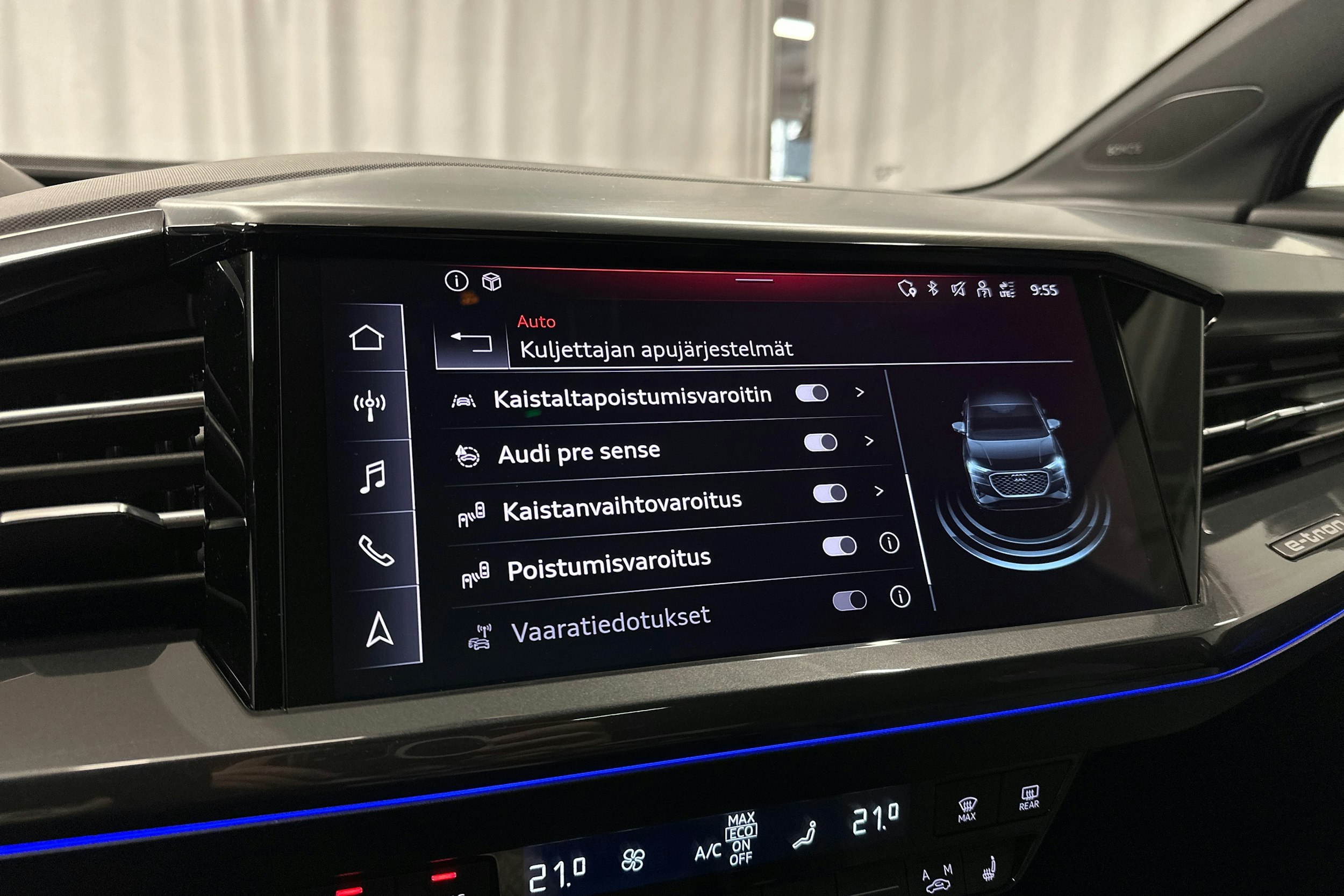 harmaa Audi Q4 e-tron 2022 kuva 24.
