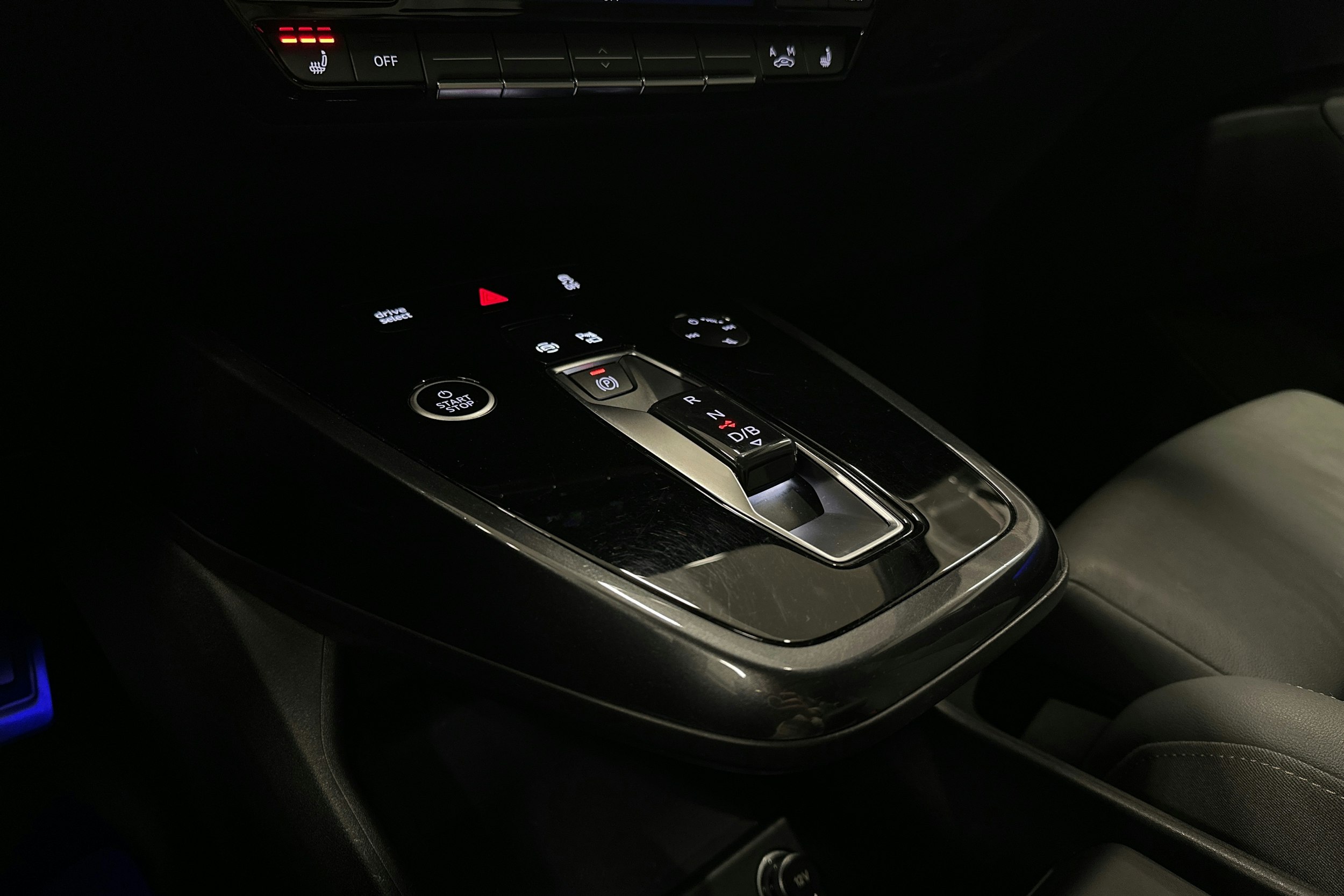harmaa Audi Q4 e-tron 2022 kuva 26.