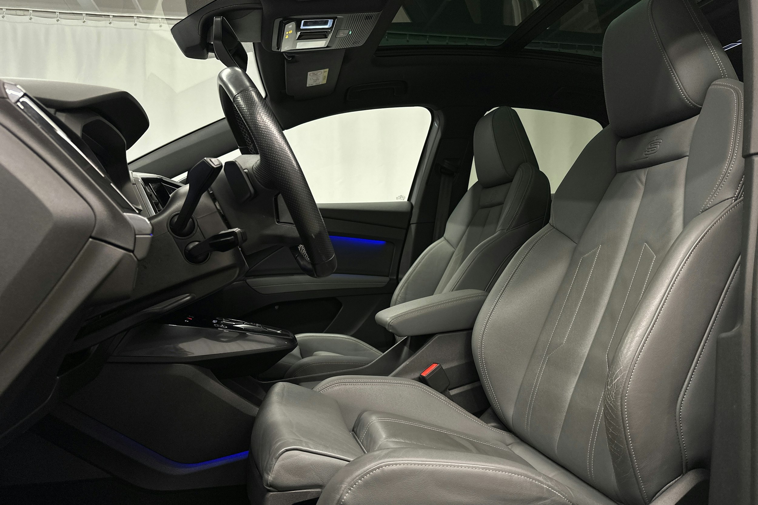 harmaa Audi Q4 e-tron 2022 kuva 27.