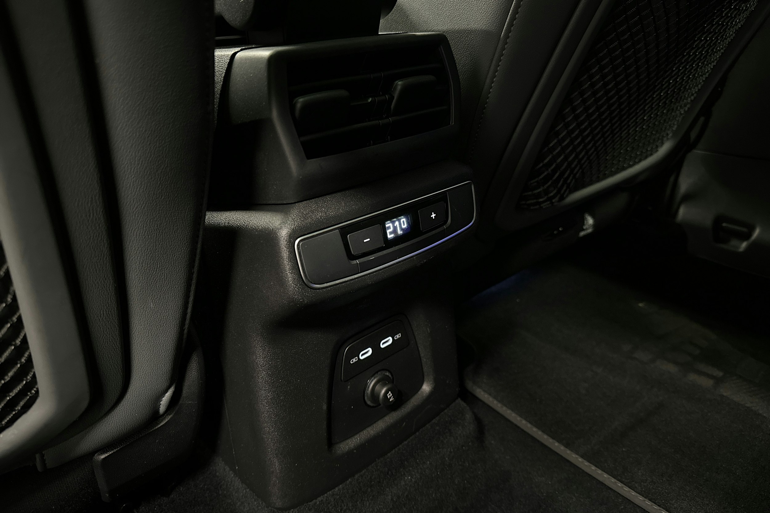 harmaa Audi Q4 e-tron 2022 kuva 31.