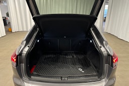 harmaa Audi Q4 e-tron 2022 kuva 32.