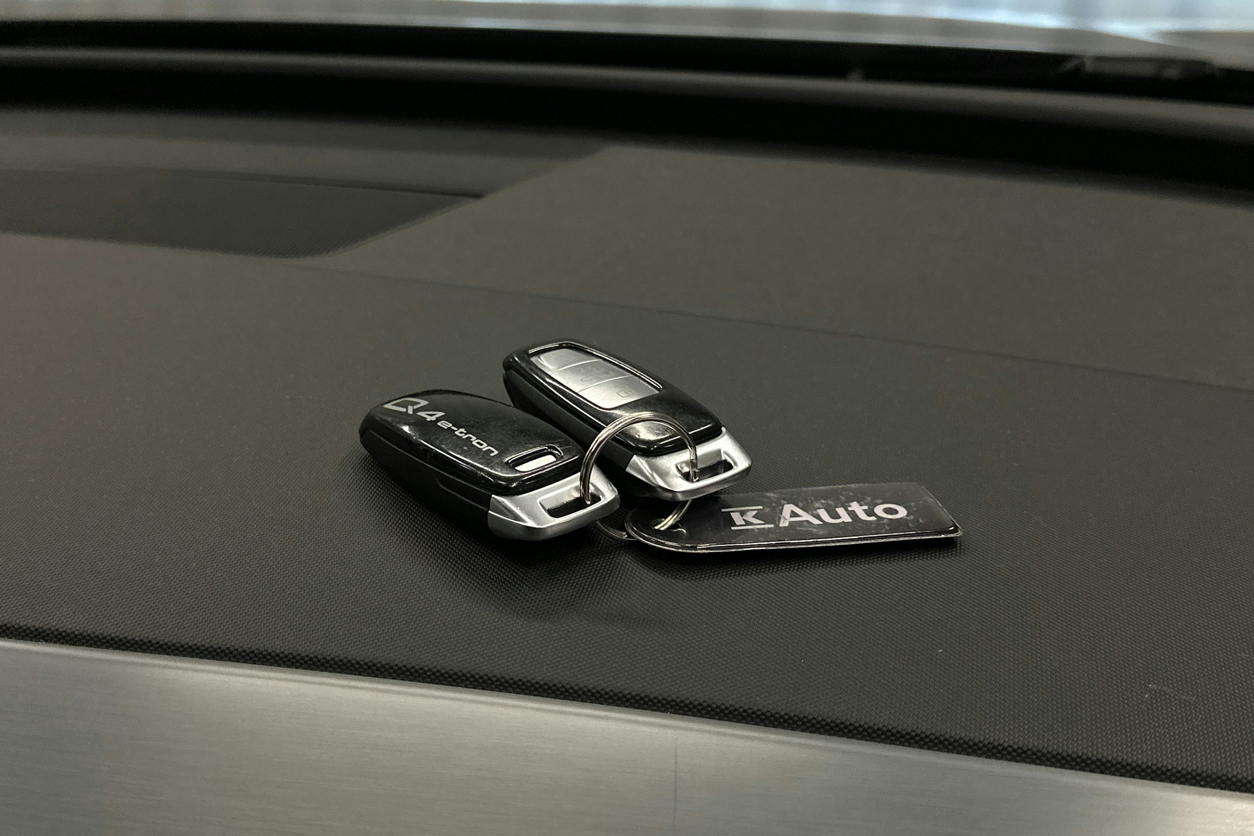 harmaa Audi Q4 e-tron 2022 kuva 35.