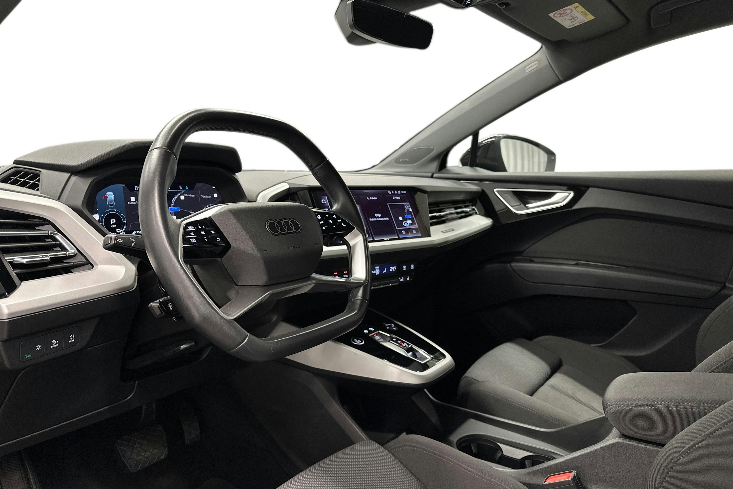 musta Audi Q4 e-tron 2022 kuva 7.