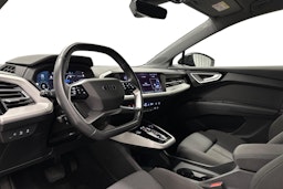 musta Audi Q4 e-tron 2022 kuva 7.