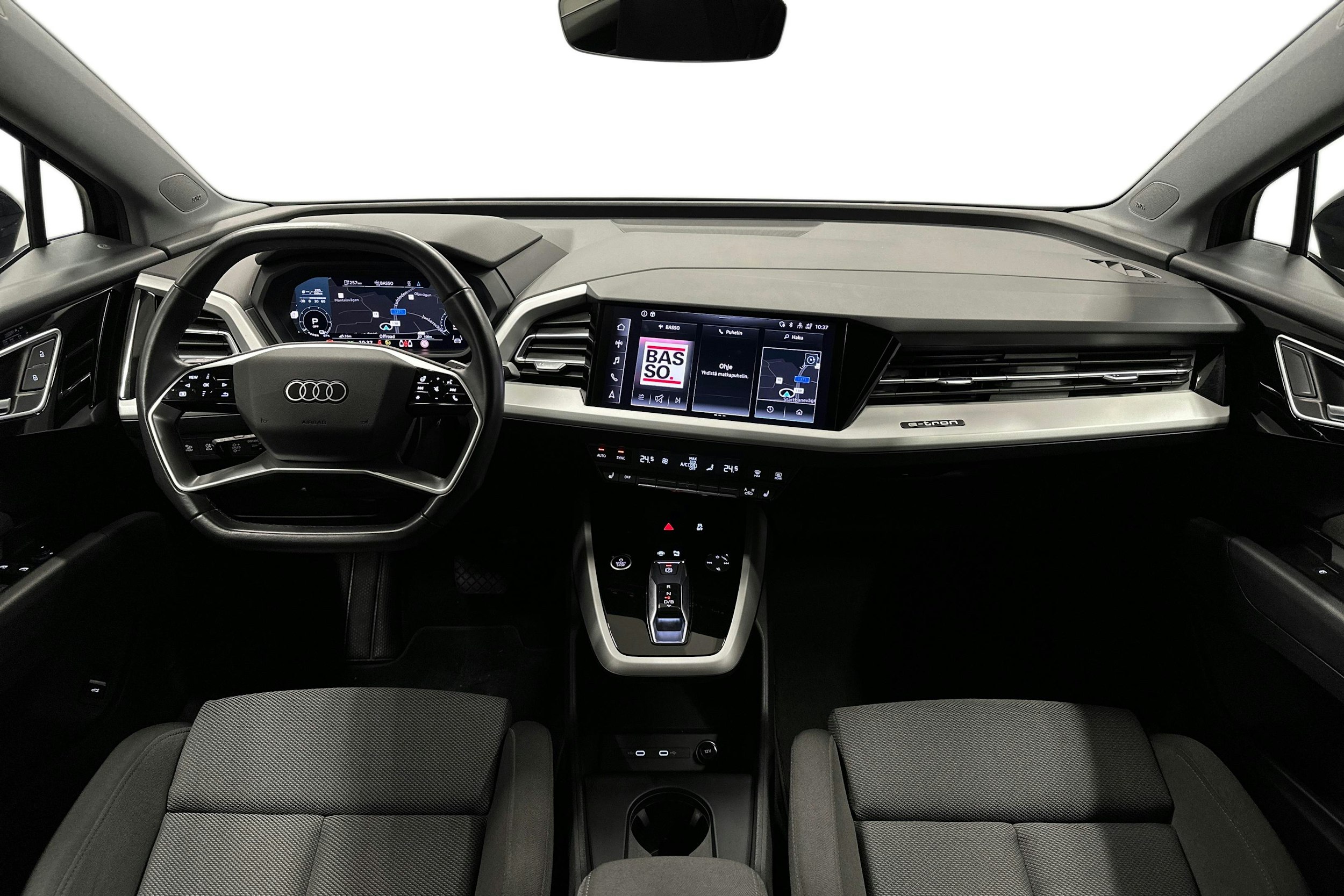 musta Audi Q4 e-tron 2022 kuva 9.
