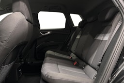musta Audi Q4 e-tron 2022 kuva 10.