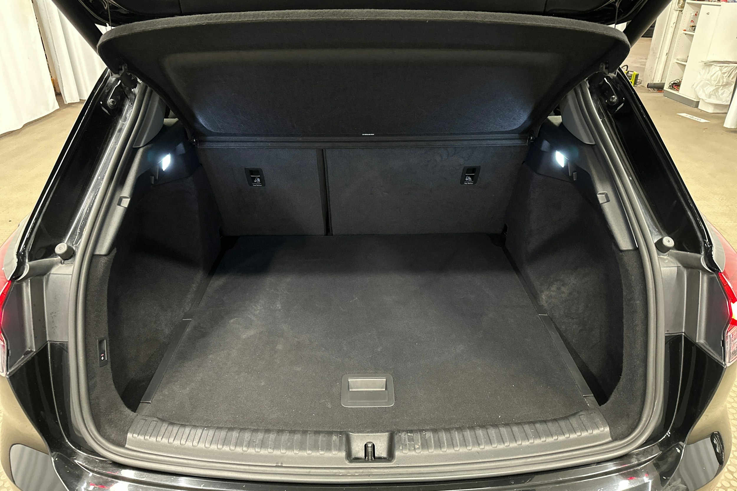 musta Audi Q4 e-tron 2022 kuva 14.