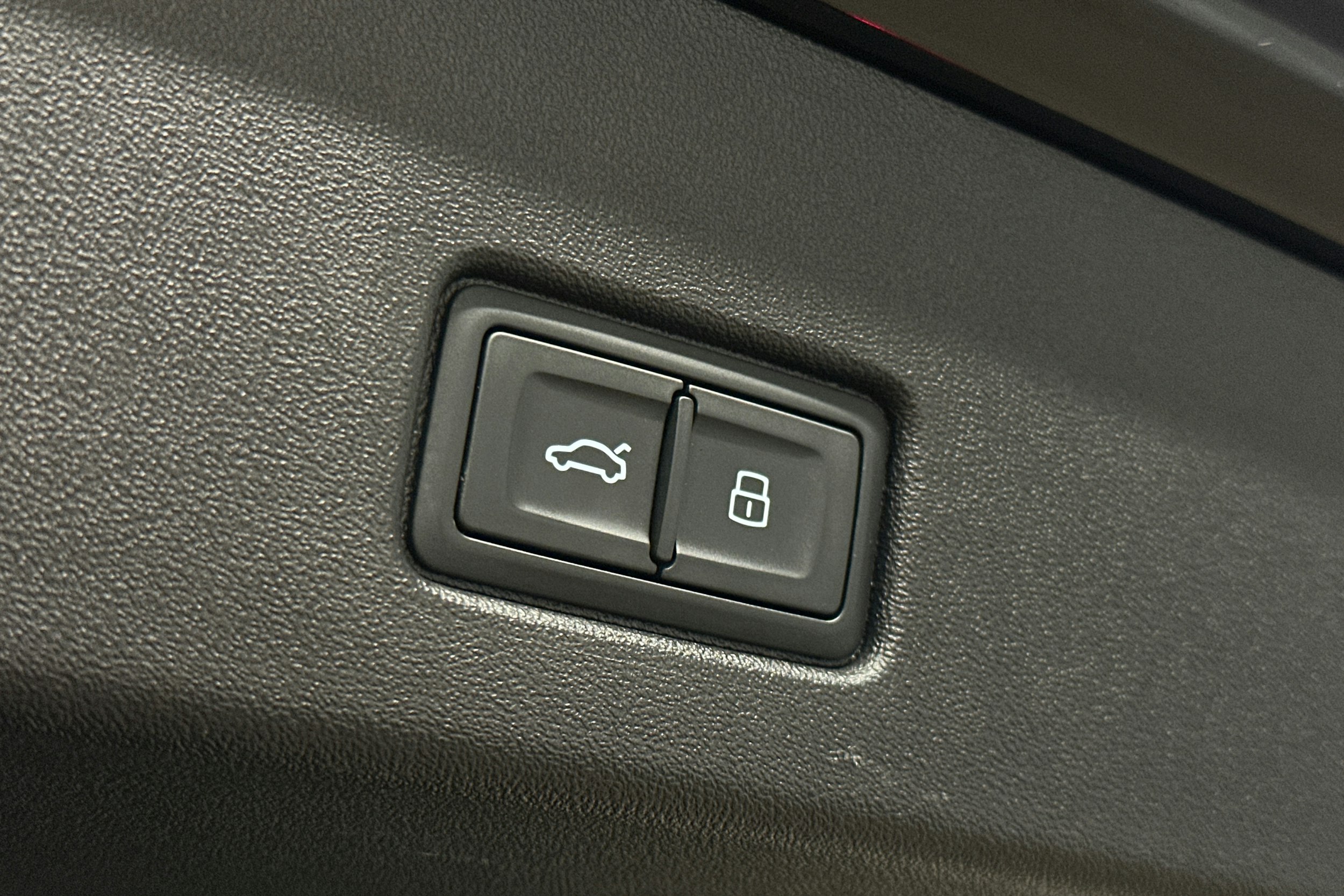 musta Audi Q4 e-tron 2022 kuva 15.