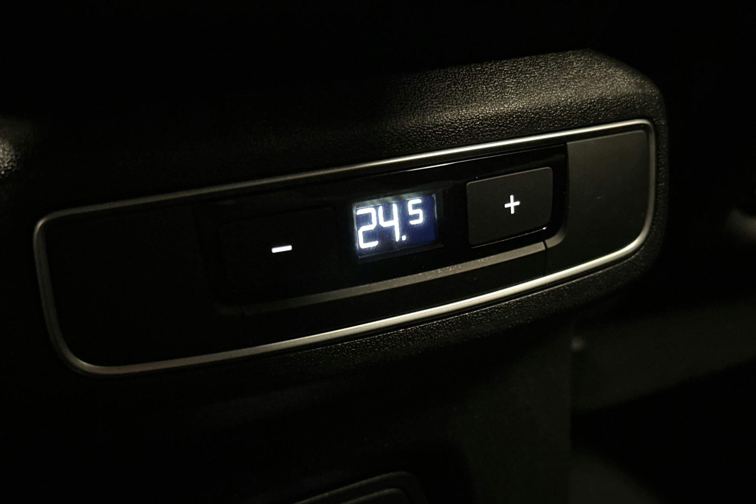 musta Audi Q4 e-tron 2022 kuva 17.