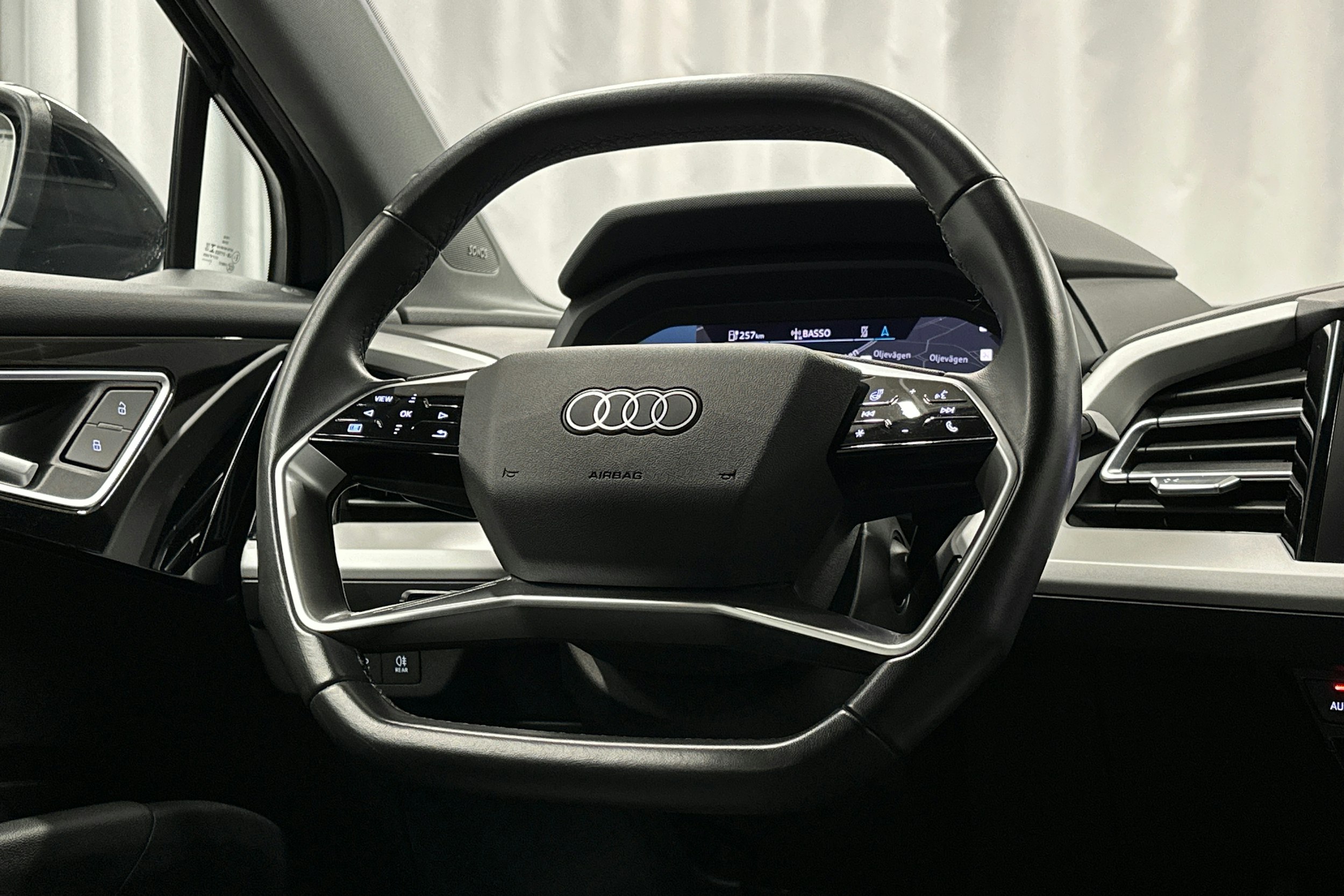 musta Audi Q4 e-tron 2022 kuva 19.