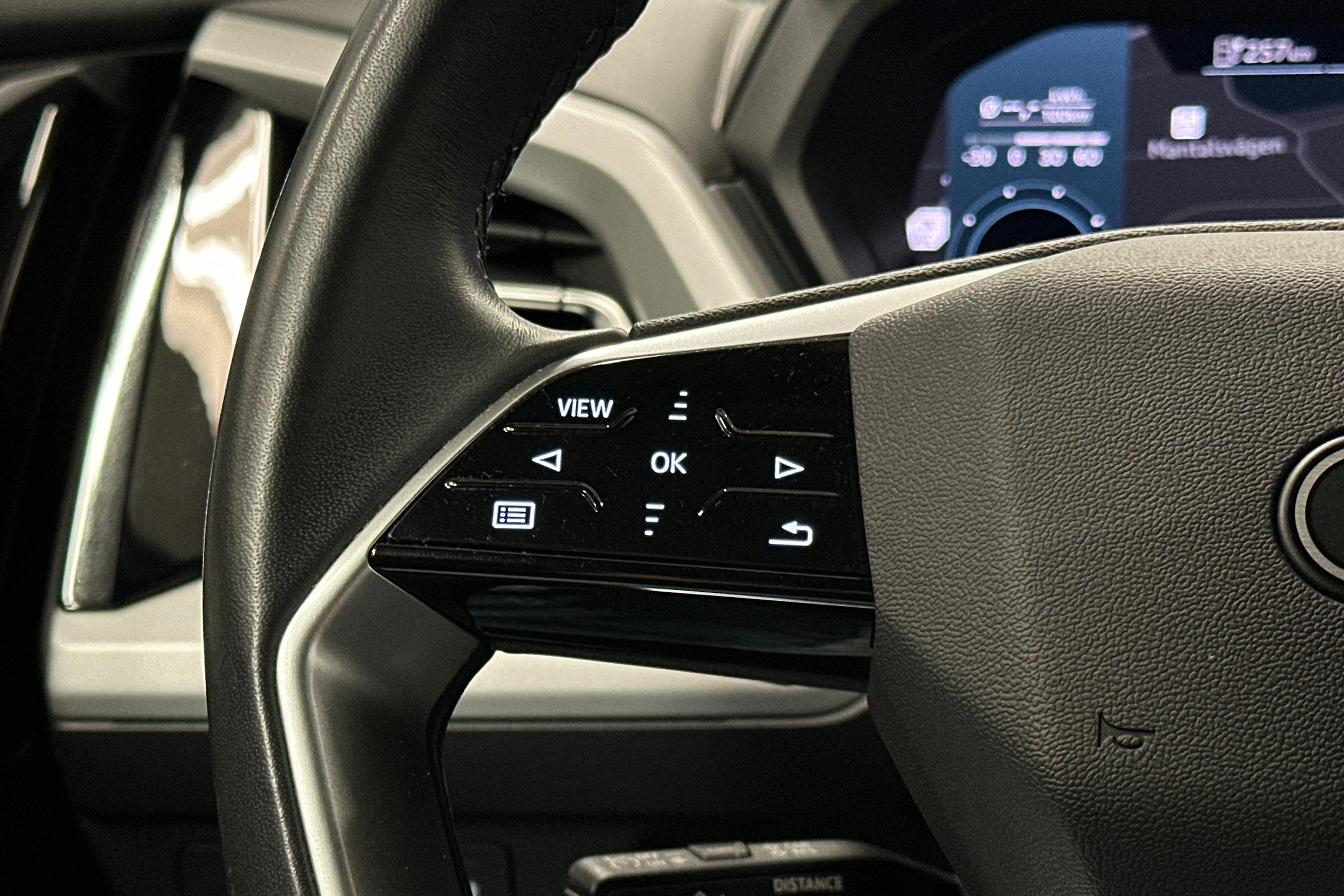 musta Audi Q4 e-tron 2022 kuva 20.