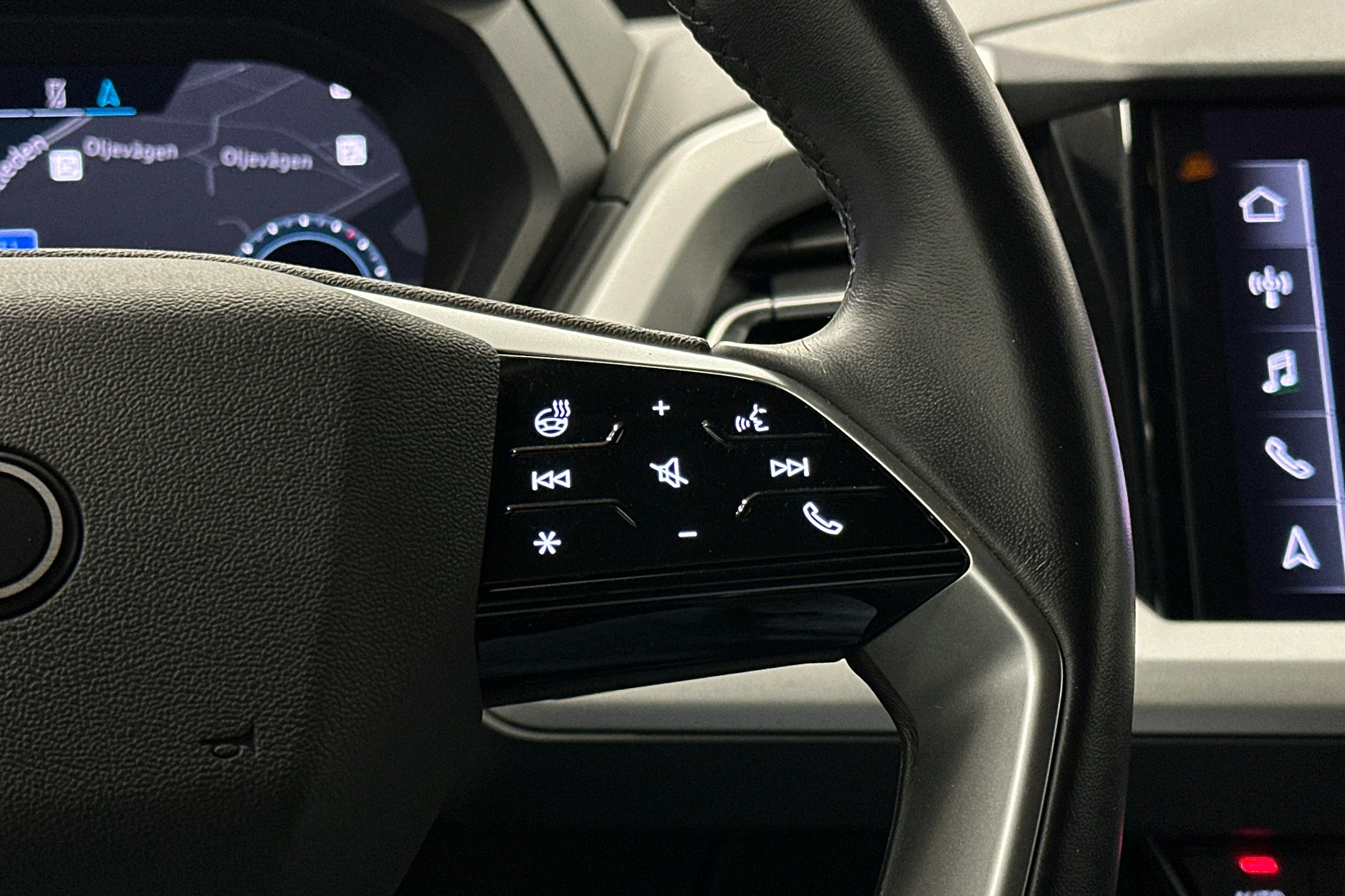 musta Audi Q4 e-tron 2022 kuva 21.