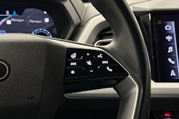 musta Audi Q4 e-tron 2022 kuva 21.