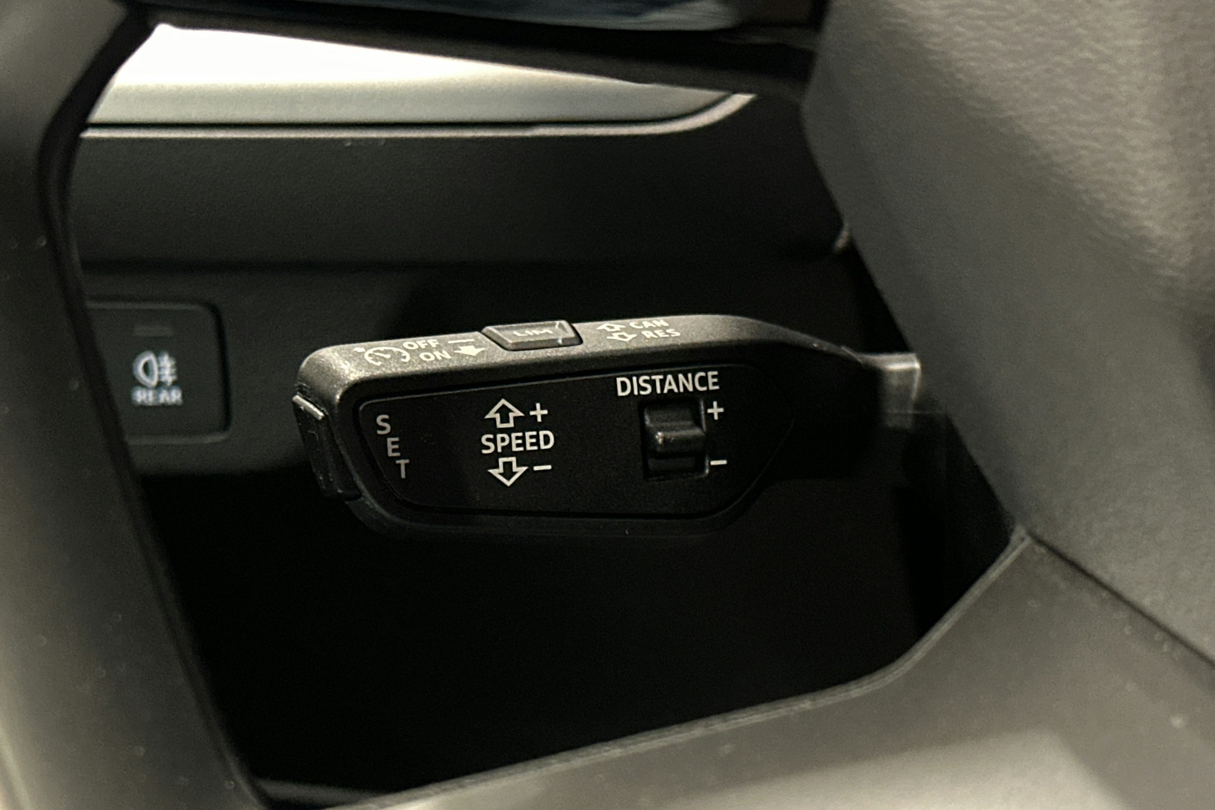 musta Audi Q4 e-tron 2022 kuva 22.