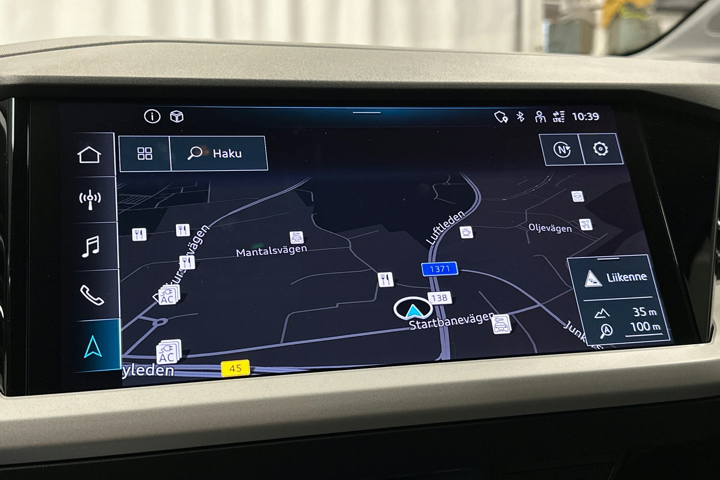 musta Audi Q4 e-tron 2022 kuva 24.