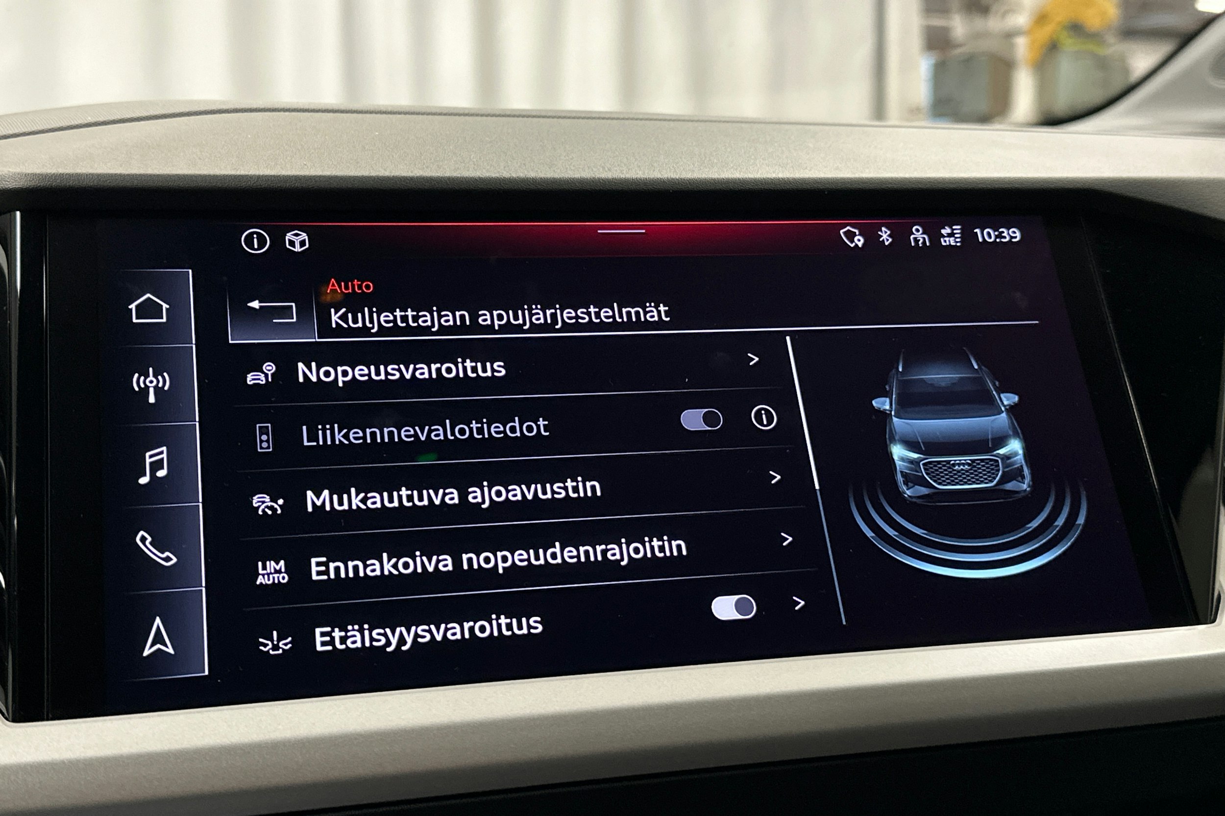 musta Audi Q4 e-tron 2022 kuva 27.