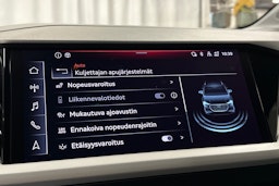 musta Audi Q4 e-tron 2022 kuva 27.