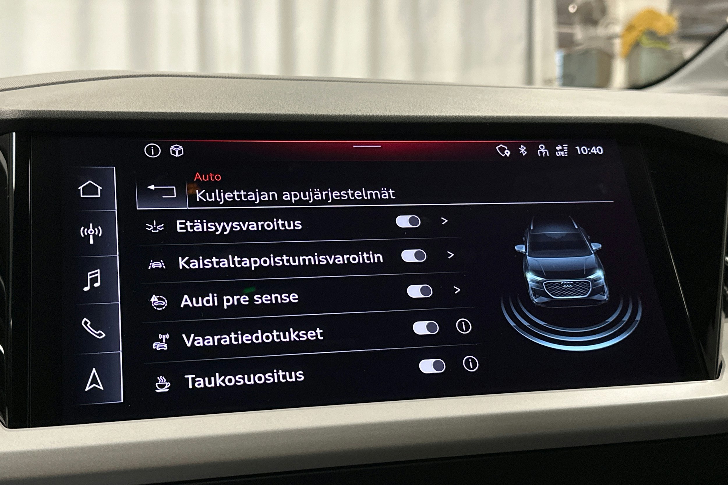 musta Audi Q4 e-tron 2022 kuva 28.