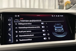 musta Audi Q4 e-tron 2022 kuva 28.