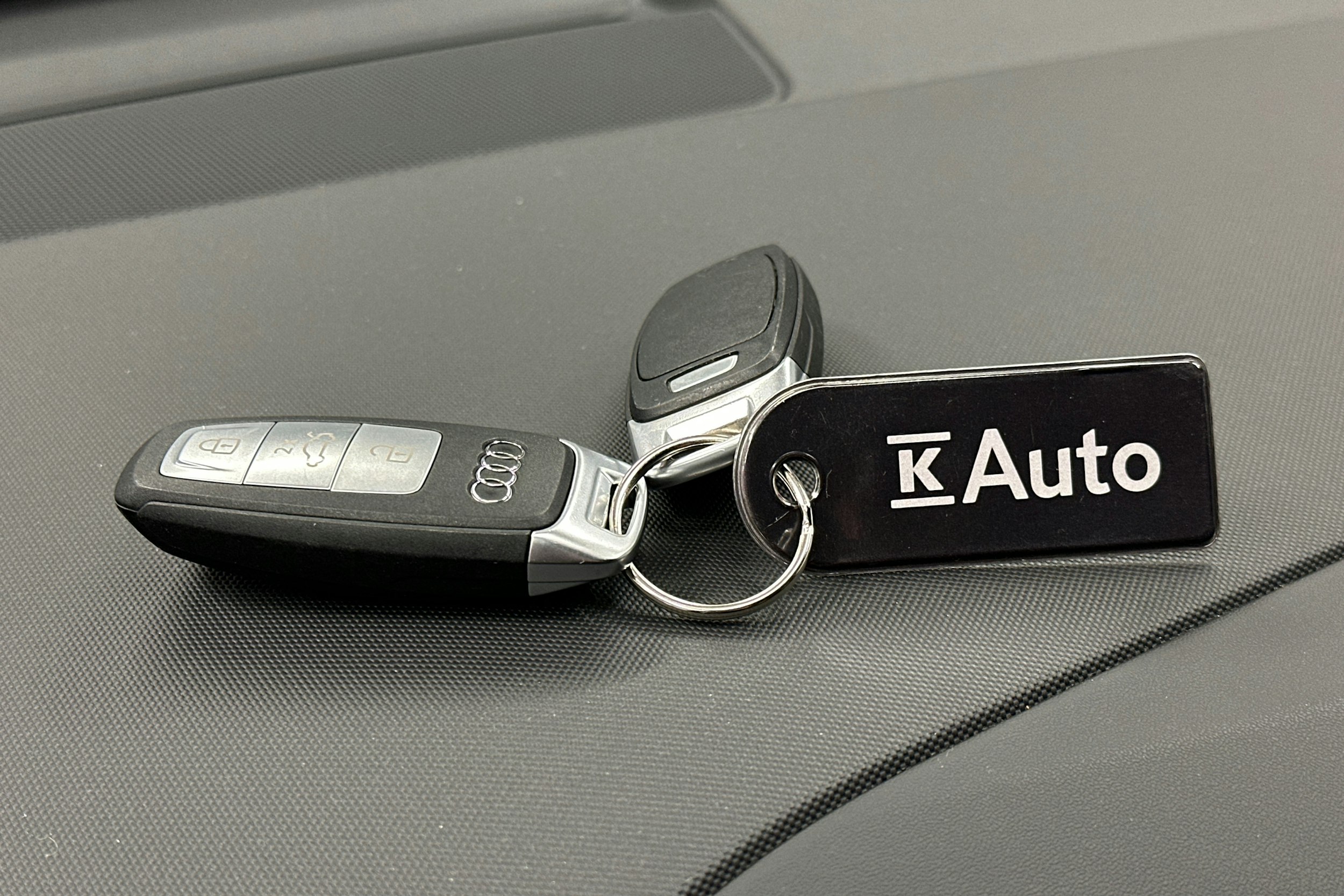 musta Audi Q4 e-tron 2022 kuva 33.