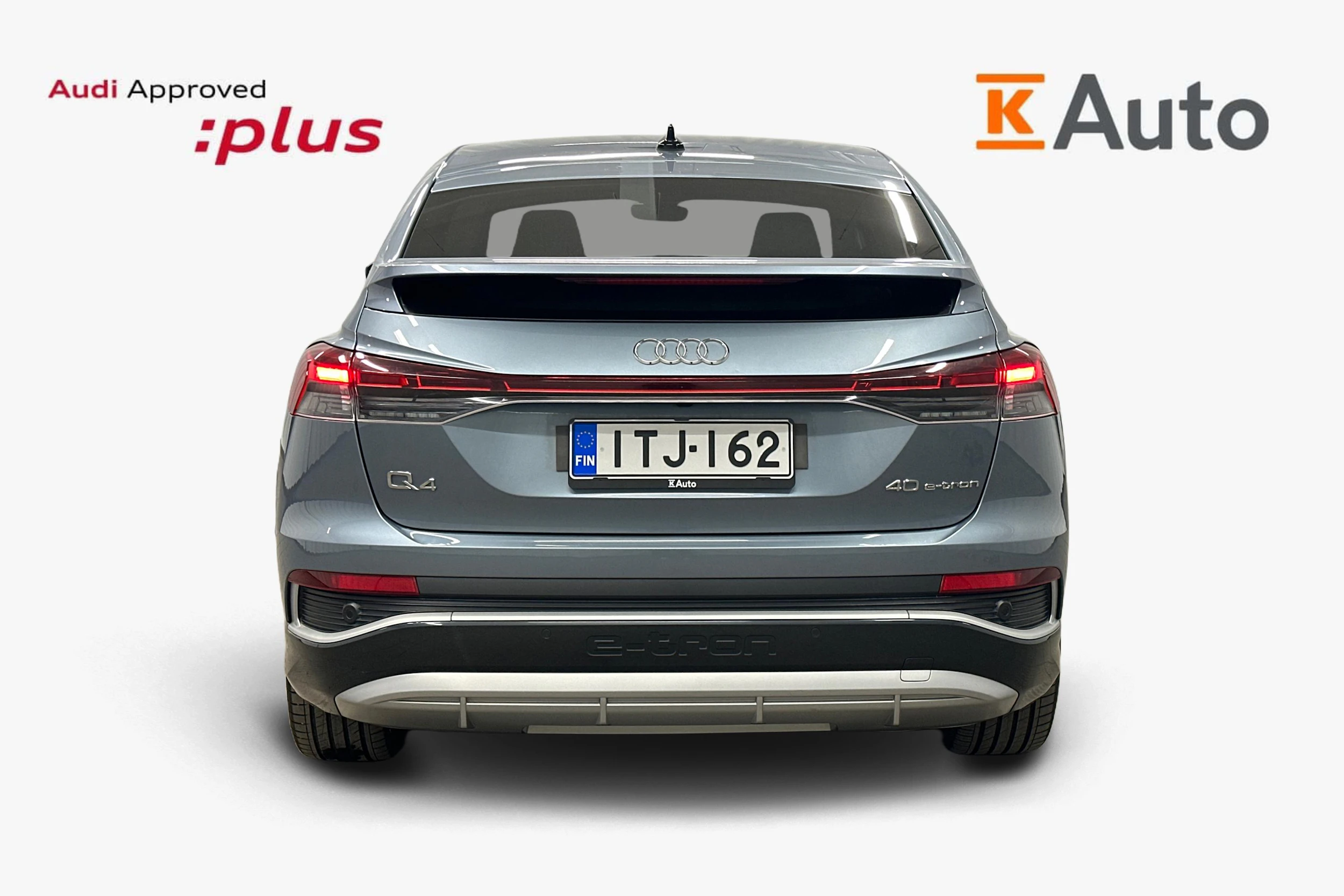 sininen Audi Q4 e-tron 2022 kuva 3.