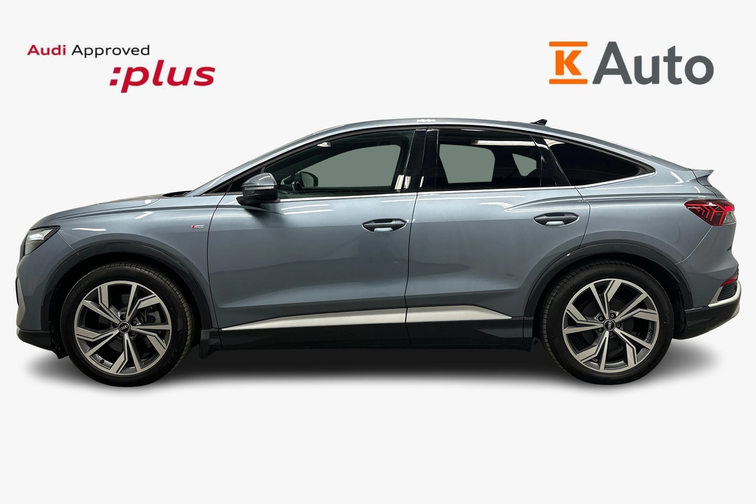 sininen Audi Q4 e-tron 2022 kuva 5.