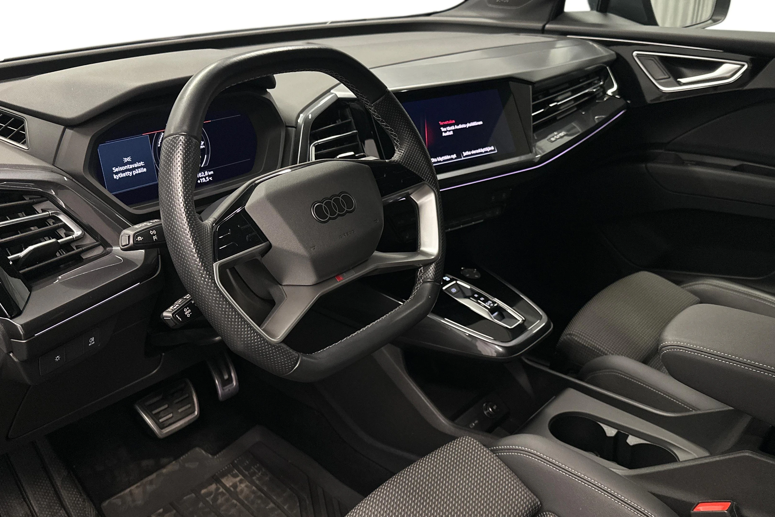 sininen Audi Q4 e-tron 2022 kuva 6.