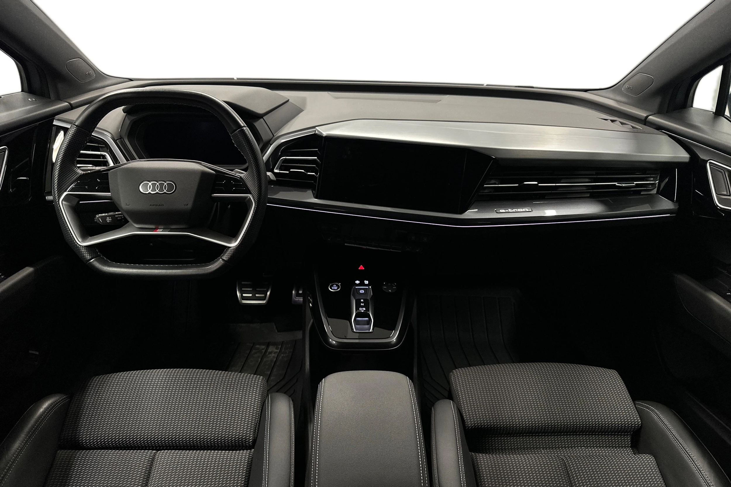 sininen Audi Q4 e-tron 2022 kuva 7.