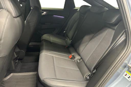 sininen Audi Q4 e-tron 2022 kuva 8.