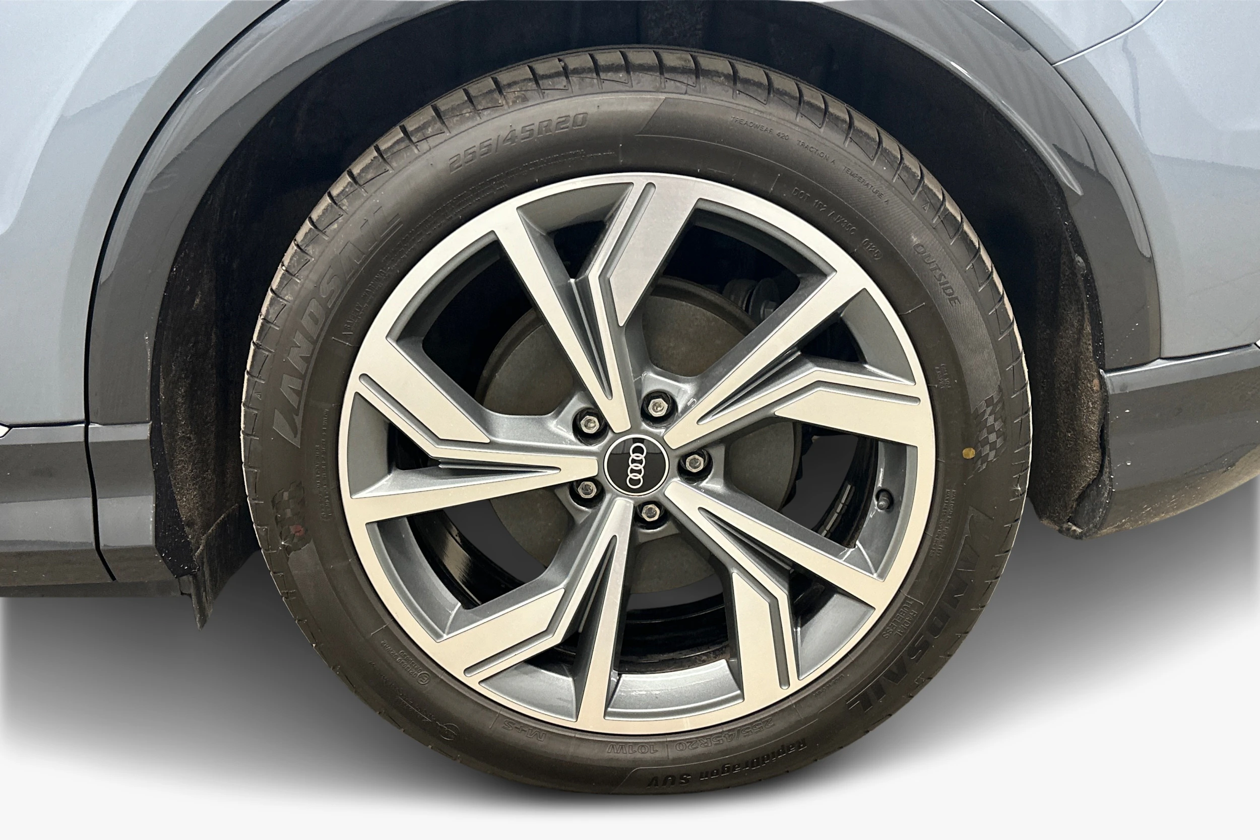 sininen Audi Q4 e-tron 2022 kuva 9.