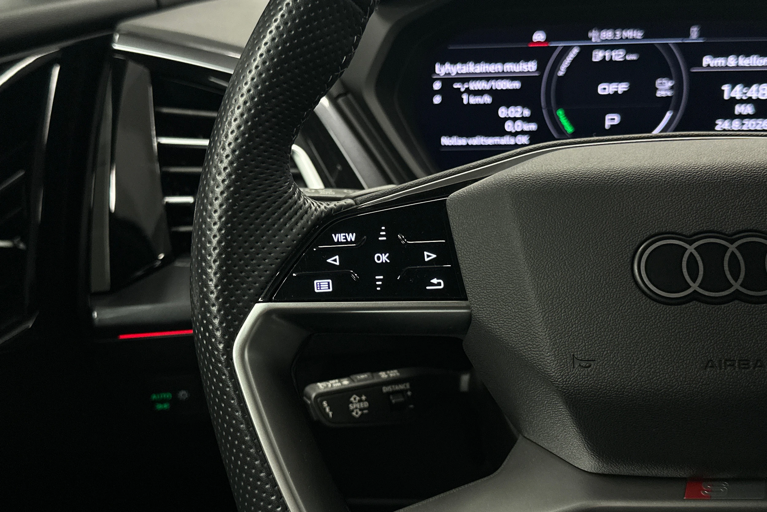 sininen Audi Q4 e-tron 2022 kuva 11.