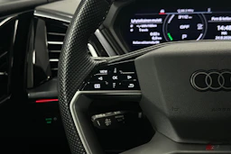 sininen Audi Q4 e-tron 2022 kuva 11.