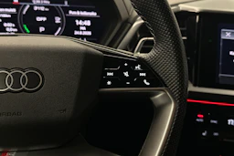 sininen Audi Q4 e-tron 2022 kuva 12.